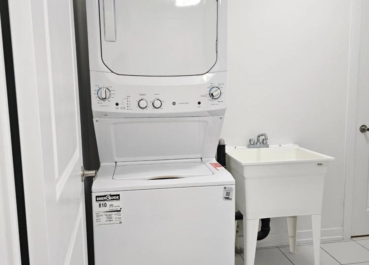 Spruce Private Suite With Attached Full Bathroom In Toronto, Canada Pensionat