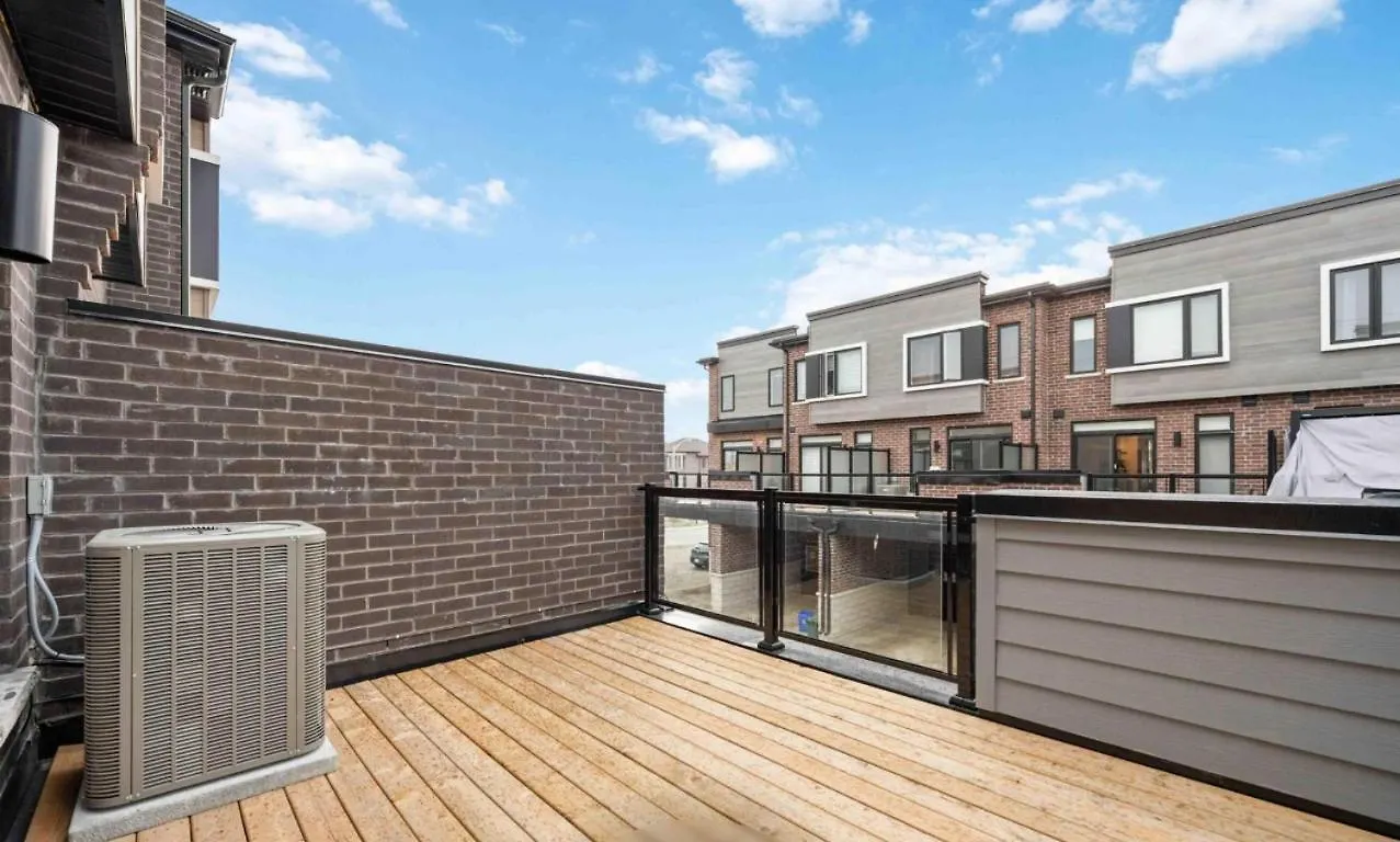 Spruce Private Suite With Attached Full Bathroom In Toronto, Canada 0*, 토론토 캐나다
