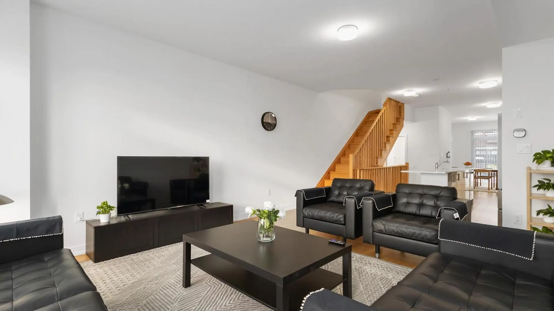 게스트하우스 Spruce Private Suite With Attached Full Bathroom In Toronto, Canada