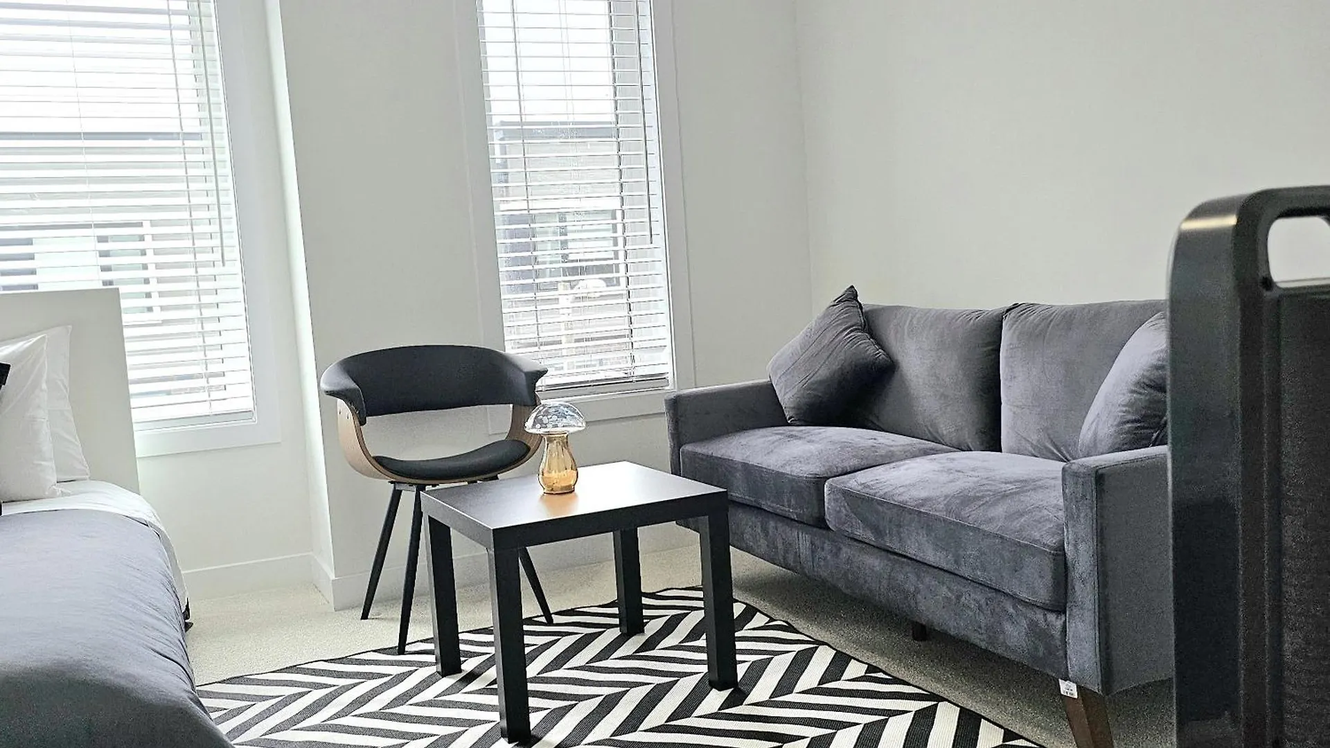 Spruce Private Suite With Attached Full Bathroom In Toronto, Canada 게스트하우스 토론토