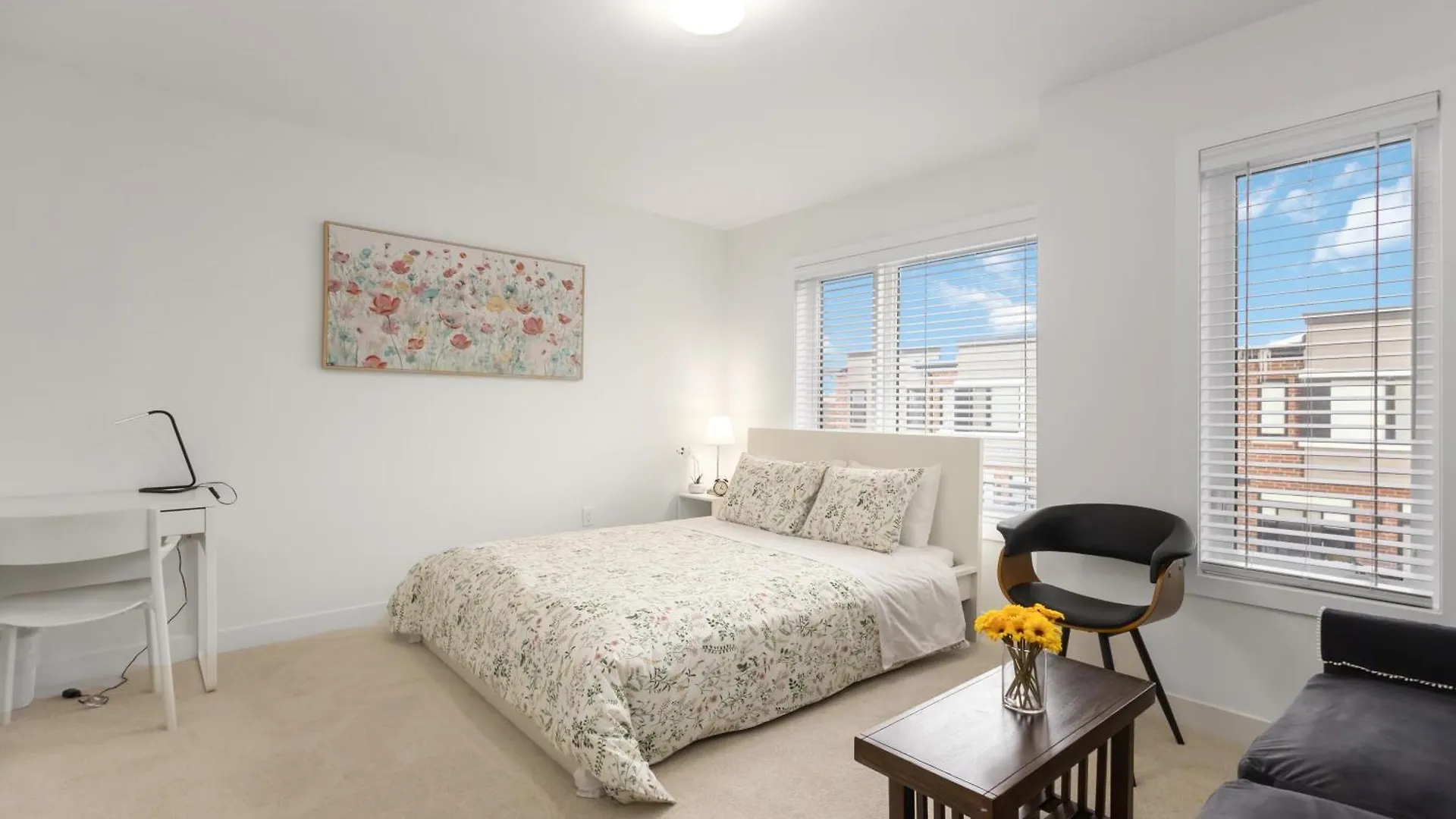 Spruce Private Suite With Attached Full Bathroom In Toronto, Canada 0*, 토론토
